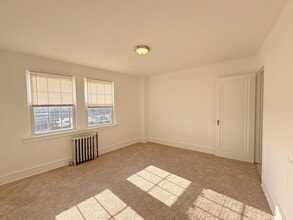 Marlyn Apartments in Upper Darby, PA - Foto de edificio - Building Photo