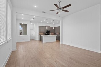 120 Red Cascade Trl in Willis, TX - Building Photo - Building Photo