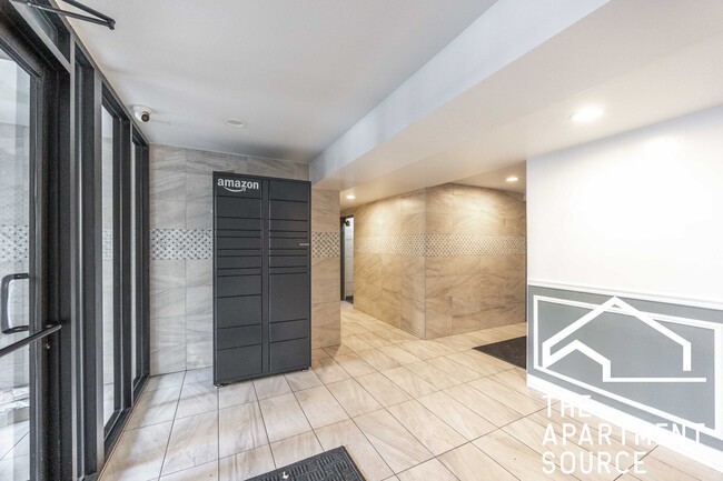 6011 N Winthrop Ave, Unit 407 in Chicago, IL - Building Photo - Building Photo