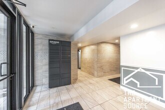 6011 N Winthrop Ave in Chicago, IL - Building Photo - Building Photo