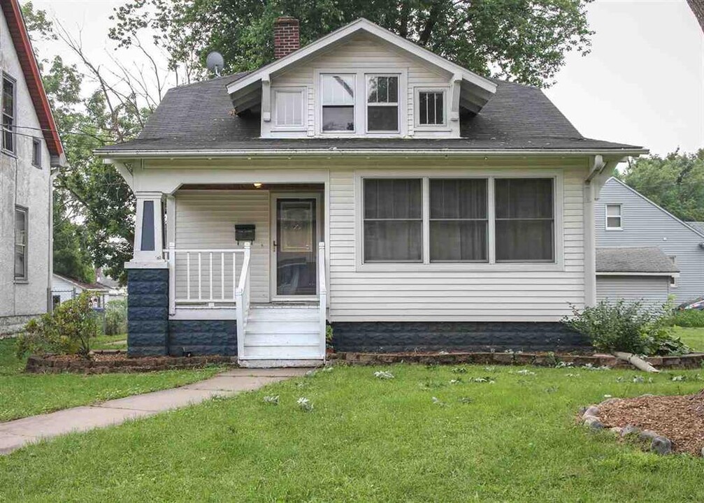 1516 21st Ave in Rock Island, IL - Building Photo