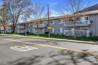 La Loma Senior Apartments in Modesto, CA - Building Photo - Building Photo