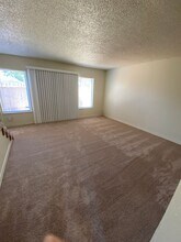 5674 Hillsdale Blvd in Sacramento, CA - Building Photo - Building Photo
