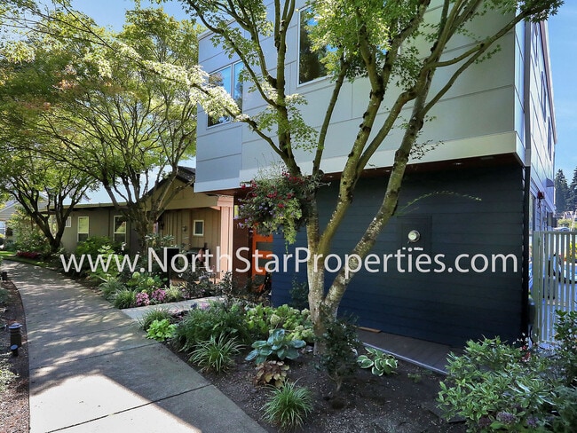 110 3rd St in Lake Oswego, OR - Building Photo - Building Photo