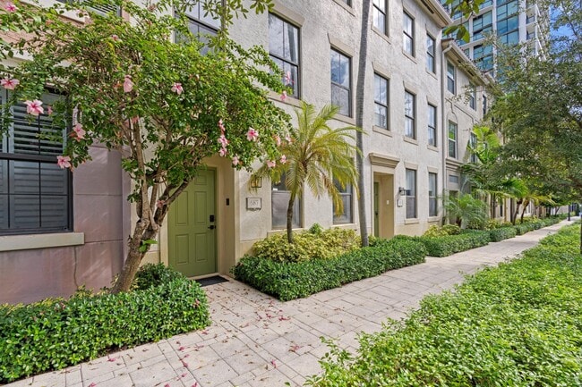 687 Hibiscus St in West Palm Beach, FL - Building Photo - Building Photo