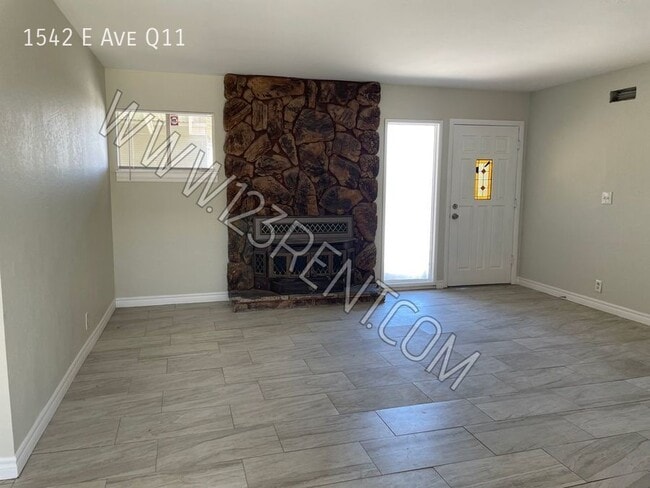 1542 E Ave Q11 in Palmdale, CA - Building Photo - Building Photo