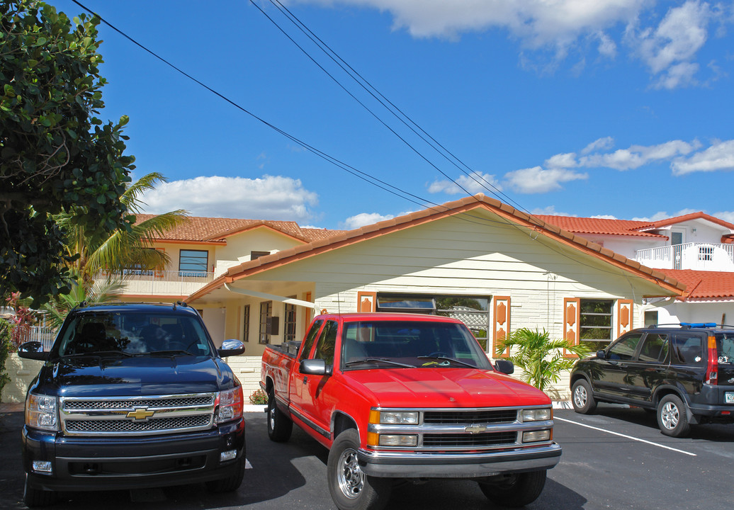 605 S Riverside Dr in Pompano Beach, FL - Building Photo