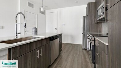 7106 Culebra Commons, Unit 3102 in San Antonio, TX - Foto de edificio - Building Photo