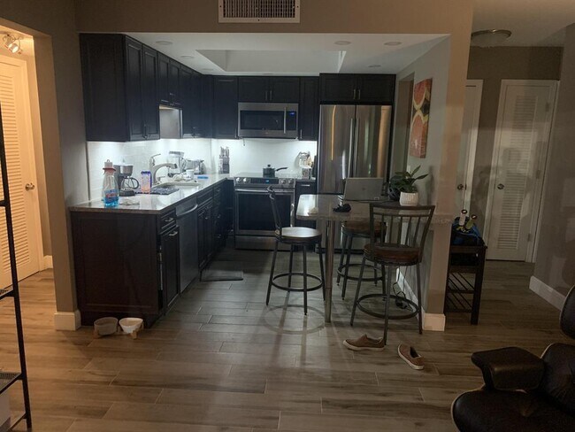 630 Tennis Club Dr in Wilton Manors, FL - Building Photo - Building Photo