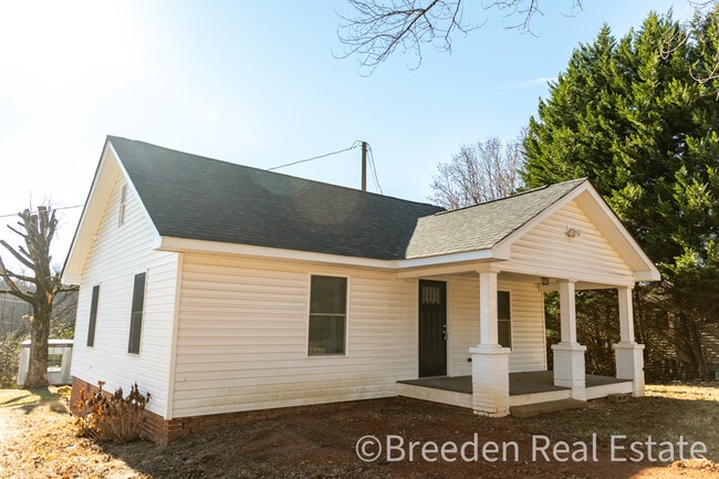 property at 2954 U.S. Hwy 70 SW