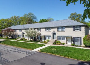 Chateau De Ville in Indianapolis, IN - Building Photo - Building Photo