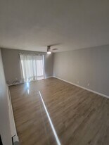 1302 S Parker Rd in Denver, CO - Building Photo