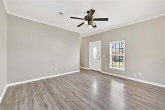 130 Leaning Oaks Cir in Seguin, TX - Building Photo - Building Photo