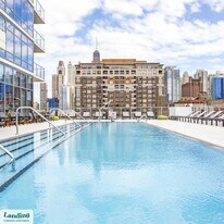 347 W Chestnut St, Unit 2704 in Chicago, IL - Building Photo