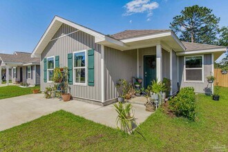 2568 Sutton Pl Dr in Gonzalez, FL - Building Photo - Building Photo