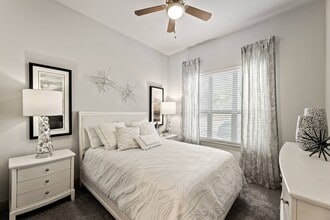 Rocklyn at Samuels Ave in Fort Worth, TX - Foto de edificio - Building Photo