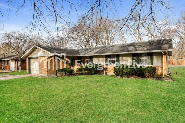 1712 W Loveland Ave in Loveland, OH - Foto de edificio - Building Photo