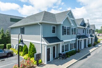 Bayview Villa Apartments in West Babylon, NY - Building Photo - Primary Photo