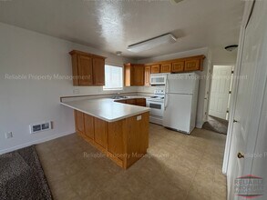 3124 E Chasewood Dr, Unit 4 in Ammon, ID - Foto de edificio - Building Photo