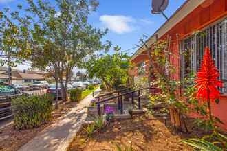 2285 Miner St in Costa Mesa, CA - Building Photo - Building Photo