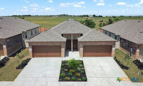 1144 Stanley Wy in Seguin, TX - Building Photo