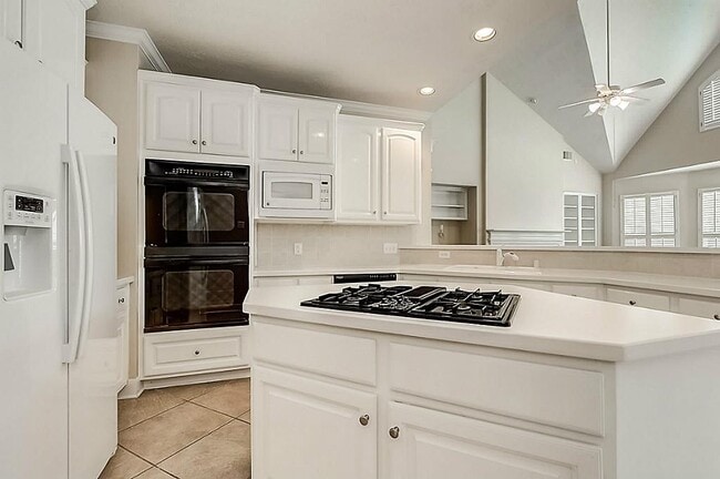 property at 5715 Sapphire Vista Ln