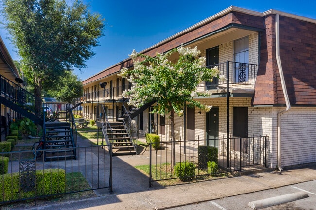 Belleview in Plano, TX - Foto de edificio - Building Photo