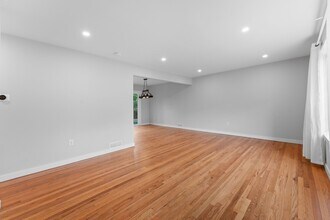 8 Brook Way in Demarest, NJ - Building Photo - Building Photo