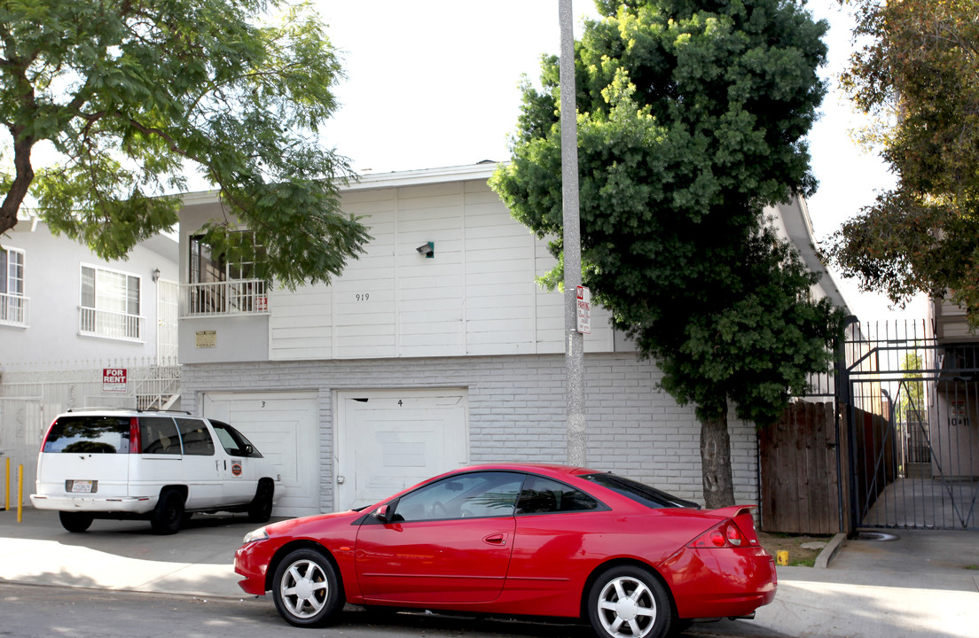 919 Rose Ave in Long Beach, CA - Building Photo