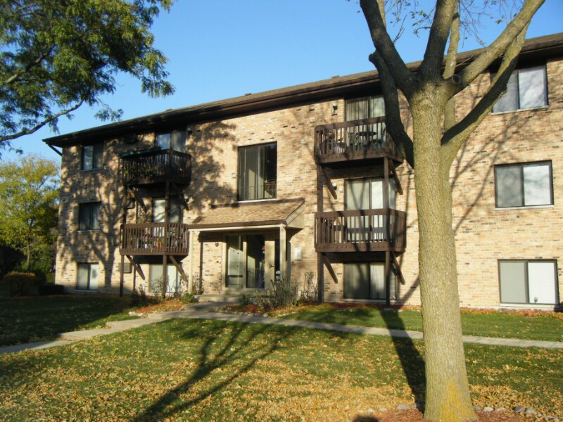 543 Brookside Dr in Westmont, IL - Building Photo