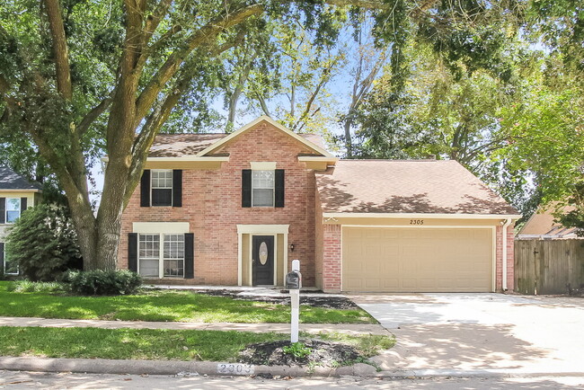 property at 2305 Parkview Dr