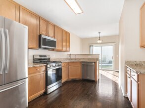 2295 Stoughton Dr in Aurora, IL - Building Photo - Building Photo