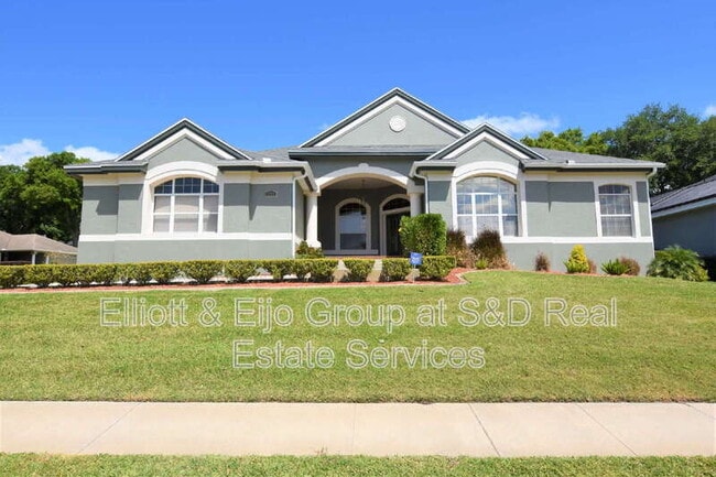 property at 2218 Longleaf Cir