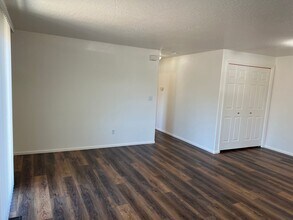 113 Blue Jay Loop in Creswell, OR - Building Photo - Building Photo