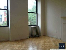 306 West 21st Street in New York, NY - Building Photo