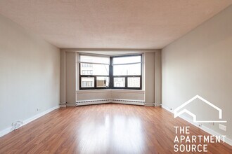 445 W Wellington Ave in Chicago, IL - Foto de edificio - Building Photo