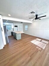 1050 Nokomis St in Clearwater, FL - Building Photo - Building Photo