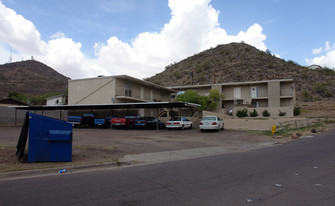 1302 W Becker Ln in Phoenix, AZ - Foto de edificio - Building Photo