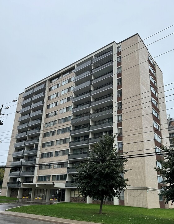 Park Heights Limited in Mississauga, ON - Building Photo