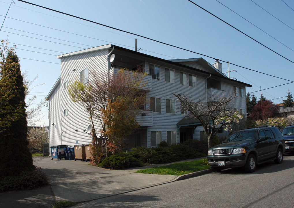 10311 Fremont Ave N in Seattle, WA - Building Photo