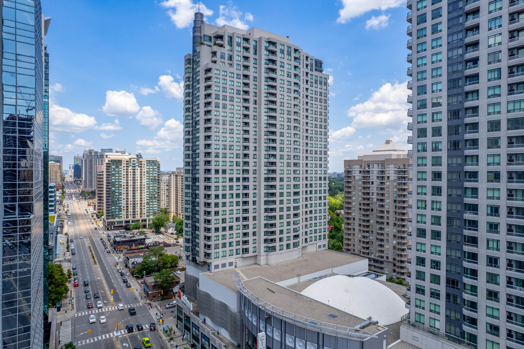 Royal Pinnacle in Toronto, ON - Building Photo