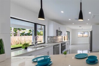 1001 NW 6th Dr in Boca Raton, FL - Building Photo - Building Photo