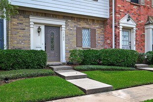 2910 Grants Lake Blvd in Sugar Land, TX - Building Photo