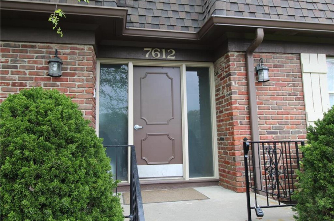 7612 W 59th Ter, Unit 25 in Overland Park, KS - Foto de edificio