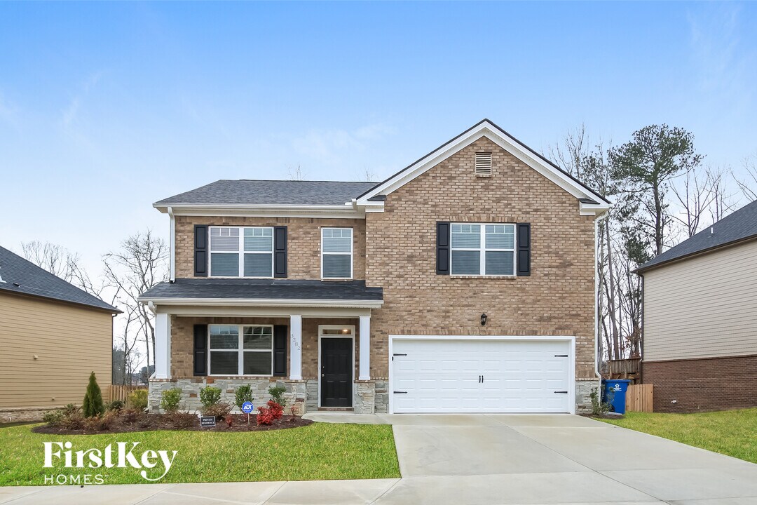 3282 Hawthorn Farm Blvd in Loganville, GA - Foto de edificio