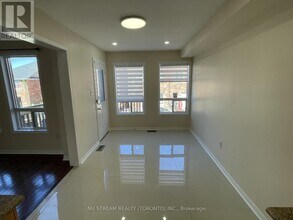 26 Martell Gate in Aurora, ON - Building Photo - Building Photo