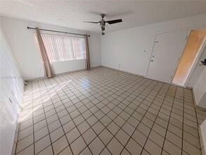 5401 SW 77th Ct in Miami, FL - Building Photo - Building Photo