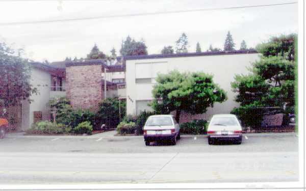 Lee Sandpoint in Seattle, WA - Building Photo