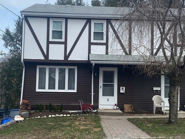 3 Russell St in Watertown, MA - Building Photo - Building Photo