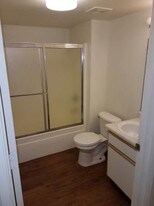 4555 Riddle Rd Apartments